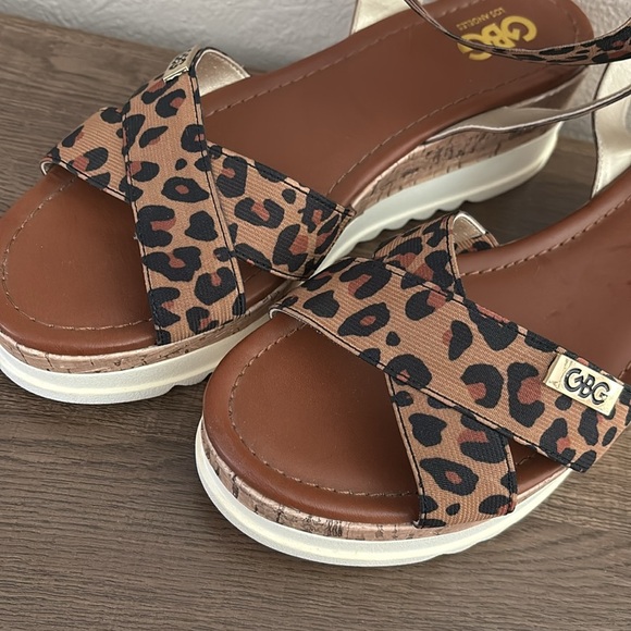 Women’s GBG Los Angeles Platform Sandals, Animal Print, Size 11 - Picture 2 of 9